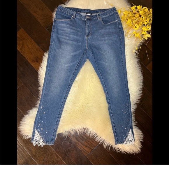 VENUS | Jeans | Venus Embellished Denim Crop Jeans Sz 6 | Poshmark